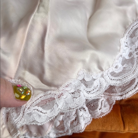 Elegant Cream Lace Trim Women's Intimate ~ Christian Dior NEW YORK PARIS ~ sz 7 - Picture 12 of 17